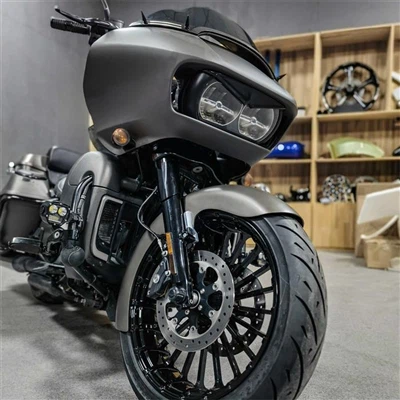 Why Do Some Use Spoke Wheels While Others Use Aluminum Wheels?